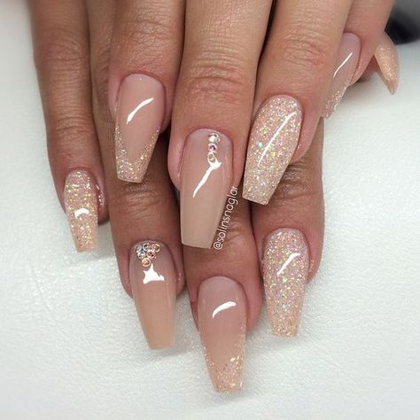 More sparkling nail ideas on http://dropdeadgorgeousdaily.com/2013/11/party-tips-ddg-moodboard-full-nail-inspo-fun-season/ Nagel Inspo, Cat Kuku, Acrylic Nail Art, Prom Nails, Glitter Nail Art, Cute Nail Designs, Fancy Nails, Nail Arts, Creative Nails