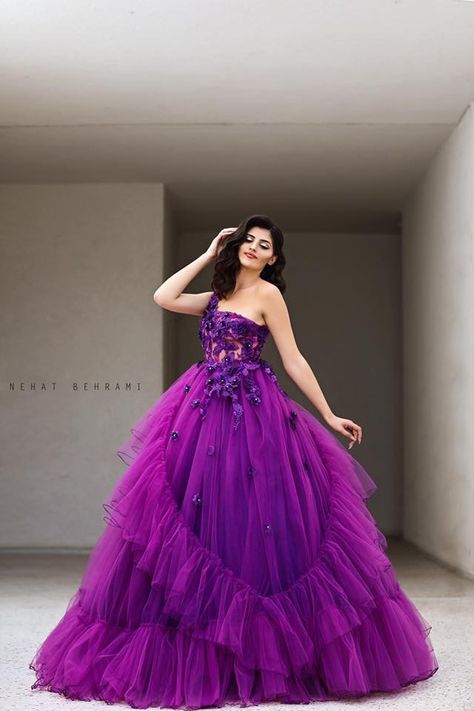 Ruffle Frock For Women, Beautiful Gown Designs, Frocks And Gowns, Indian Wedding Gowns, Long Frock Designs, Gown Party Wear, Long Gown Design, Lehenga Designs Simple, Frock For Women