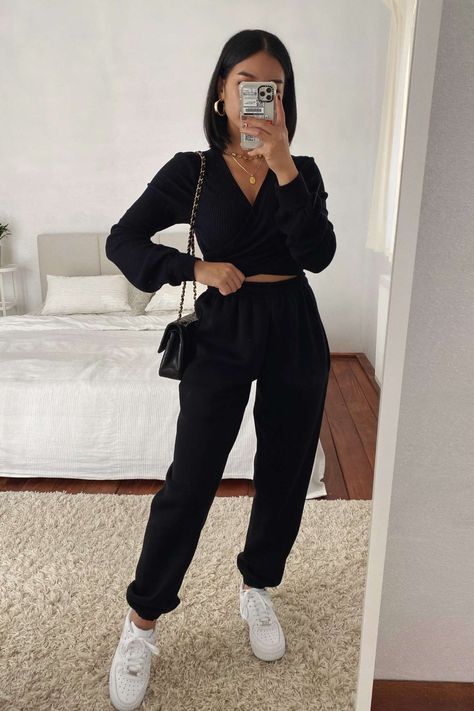 Elegant Style Inspiration, Cute Sporty Outfits, Jogging Outfit, Elegantes Outfit Frau, Crop Pullover, Jumpsuit Elegant, Fashion Business Casual, Athleisure Outfits, Pinterest Outfits