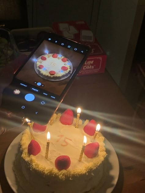 Strawberry Cake Aesthetic, 15th Birthday Cake, 5th Birthday Girls, 15th Birthday Cakes, Fifteenth Birthday, Happy 15th Birthday, Happy Birthday 18th, Cake Aesthetic, Cute Birthday Pictures