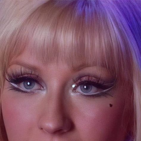 Burlesque Movie Makeup, Burlesque Hair And Makeup, Showgirl Makeup Burlesque, Pink Burlesque Aesthetic, Bright Make Up Looks, Female Drag Makeup, Cabaret Makeup Burlesque, Burlesque Costumes Christina Aguilera, Xtina Burlesque