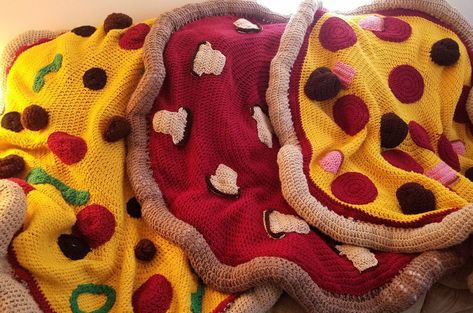 Crochet Pizza Blanket - Etsy Crochet Pizza, Pizza Blanket, Food Pizza, Mode Crochet, Tigers Baseball, Crochet Afghans, Pizza Slice, Decor Minimalist, Crochet For Beginners