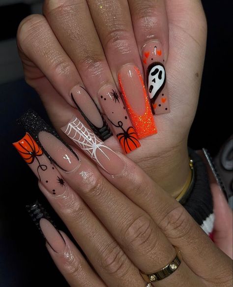 Nails With Pumpkin Design, Nails Acrylic Halloween, Halloween Aesthetics, Costume College, Black Halloween Nails, Holloween Nails, Halloween Manicure, Halloween Acrylic, Long Square Nails