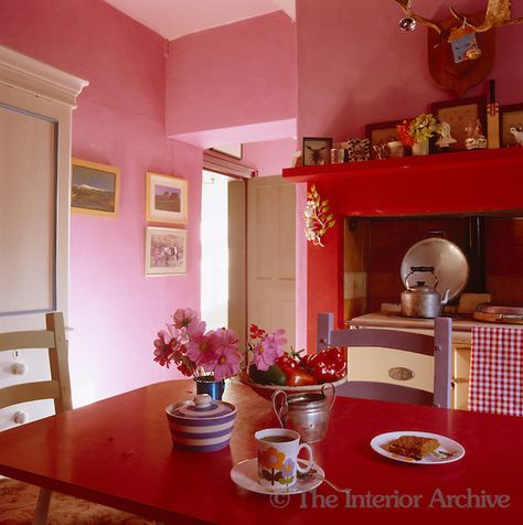 This kitchen is painted in a fresh pink with a bright red kitchen table and mantelpiece Red Kitchen Tables, Kitchen Ideas Red, Painted Wooden Chairs, Light Pink Walls, Pink Cottage, Red Cottage, Bathroom Red, Casa Vintage, Bedroom Red