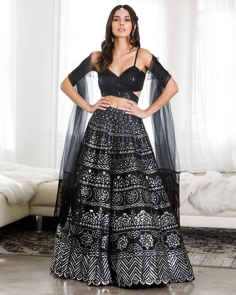 Diwali Outfits, Black Lehenga, Indian Outfits Lehenga, Wedding Lehenga Designs, Indian Dresses Traditional, Traditional Indian Outfits, Indian Bridal Dress, Indian Gowns Dresses, Indian Gowns