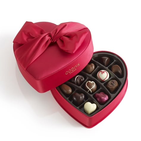 Chocolate San Valentin, Godiva Chocolatier, Heart Chocolate, Heart Gift Box, Godiva Chocolate, Heart Shaped Chocolate, Valentines Day Chocolates, Chocolate Shells, Valentine Chocolate