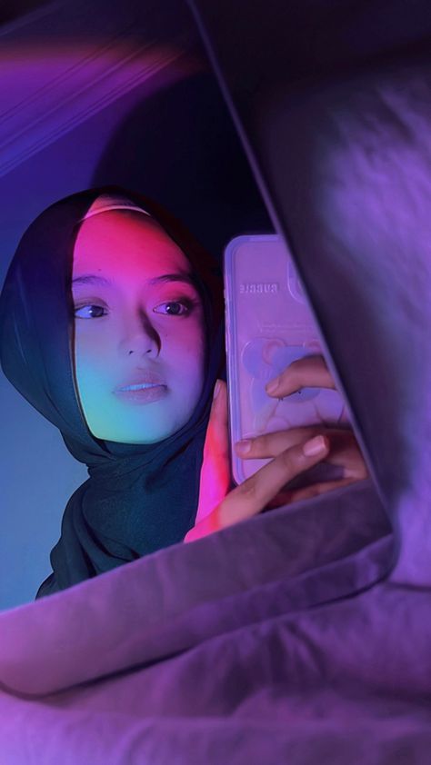 Hijab Pfp, Pretty Phone Backgrounds, Fake History, Fesyen Islam, Ootd Poses, Muslimah Outfit, Racun Shopee, Curly Hair Photos, Muslim Style