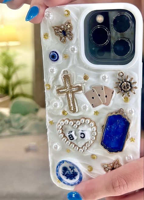 Diy Junk Phone Case, Costumized Phone Case, Charm Phone Cases Diy, Charms Phone Case, Plaster Phone Case, Phone Case Charms Diy, Diy Phone Case Charms, Memor Phone Cases, Air Dry Clay Phone Case