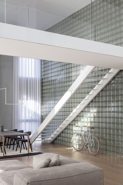 Brick Staircase, Glass Blocks Wall, Stunning Homes, Staircase Handrail, Apartment Loft, Modern Architecture Design, Glass Staircase, Soft Furniture, Glass Brick