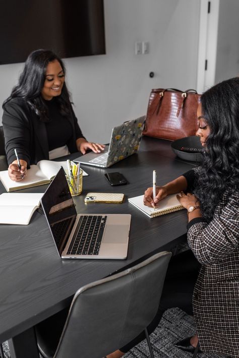 Business Operations Management, Uni Vibes, Black Women Entrepreneurs, 3rd Life, Board Collage, Business Vision Board, Women Ceo, Career Vision Board, Vision Board Photos