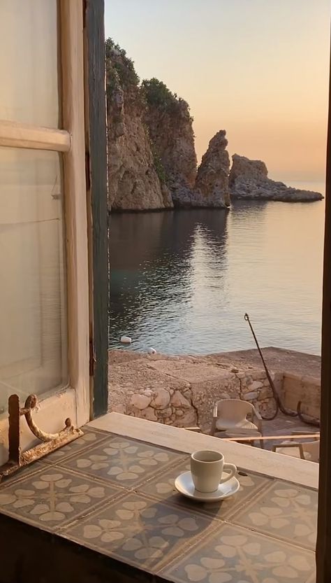 Italy Vibes, Window View, Boutique Style, Foto Inspiration, Nature Aesthetic, Pretty Places, Travel Aesthetic, استوديو الصور, Summer Aesthetic