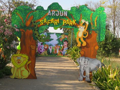 Gate Haldi Function Decoration, Selfie Board, Jungle Theme Decorations, Jungle Theme Cakes, Hearts Paper Crafts, Jungle Decorations, School Decoration, Gate Decoration, Jungle Theme Parties