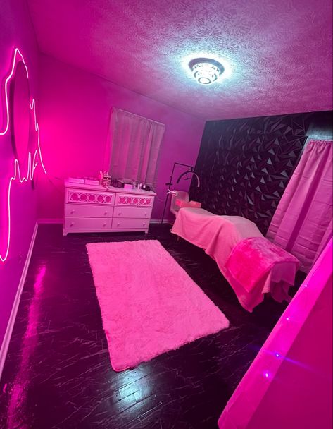 Waxer Esthetician, Lash Room Decor Ideas, Aesthetic Lashes, Beauty Shop Decor, Lash Room Ideas, Waxing Room, Eyelash Studio, Tech Room, Lash Room Decor