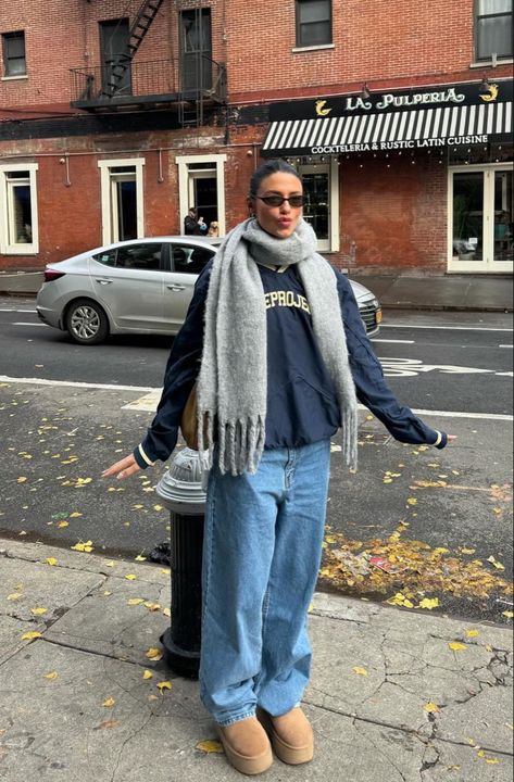 Grey chunky scarf and platform uggs Light Grey Scarf Outfit, Outfits With Big Scarfs, Balaclava Scarf Aesthetic, Scarf Inspo Outfit, Big Chunky Scarf, Scarf Hoodie Outfit, Grey Scarf Outfit Winter, Thick Scarf Outfit, Grey Scarf Outfit