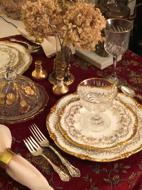 Victorian Table Setting, Victorian Dinnerware, Fancy Table, Yes I Will, Luxury Tableware, Dinner Table Setting, Antique Dishes, Beautiful Table Settings, Food Table