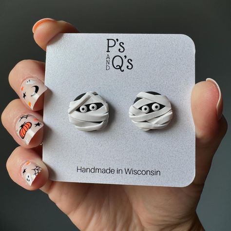 🎃💀🕸️’Trick or Treat’ Yourself: 20% Off the P’s and Q’s Spooky Season Launch🕸️💀🎃 . Now through Friday (9/20) get the entire new Spooky Season Collection and Fall Y’all Collection on sale! . These statement polymer clay earrings are lightweight and handmade with my spooky loving hands. . #polymerclay #polymerclayearrings #earringshop #handmadeearrings #habdmadejewlery #handmade #spookyseason #spooky #fallfashion #spookystyle Halloween Polymer Clay Earrings, Halloween Polymer Clay, Trick Or Treat Yourself, Jewelry Drawing, Polymer Clay Crafts, Dia De Muertos, Spooky Season, Clay Art, Clay Crafts