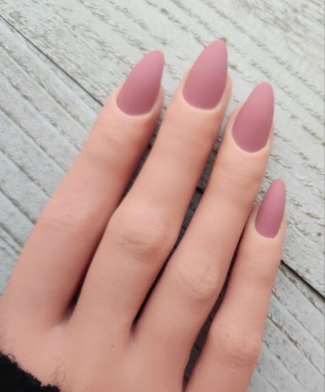 Matte Dusty Rose Nails, Nails Olive Skin Tone, Matte Rose Nails, Dusty Rose Dip Nails, Neutral Lavender Nails, Bridesmaid Neutral Nails, Rose Colour Nails, Dusty Mauve Nails, Mat Pink Nails