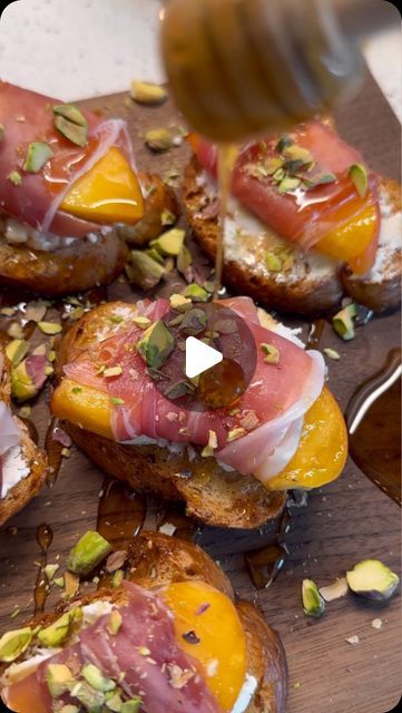 Peach Prosciutto Appetizer, Summer Dinner Easy, Goat Cheese Peach, Peach Prosciutto, Prosciutto Appetizer, Honey Pistachio, Summer Hosting, Summer Grill, Brunch Summer