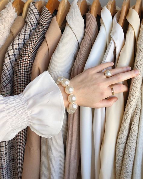 Perfetta Inspirazione in Immagini per il Weekend ~ 𝒲𝑒𝑒𝓀𝑒𝓃𝒹 𝐹𝒶𝓋𝑜𝓇𝒾𝓉𝑒𝓈 Cream Aesthetic, Classy Aesthetic, Clothing Photography, Light Academia, Beige Aesthetic, For You, Brown Aesthetic, Foto Inspiration, Mode Inspiration