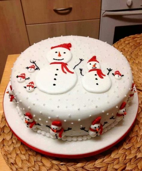 Christmas cake Simple Cupcakes, Winter Torte, Super Torte, Ideas Cupcakes, Christmas Simple, Snowman Cake, Christmas Cake Pops, Christmas Cake Designs, Christmas Cake Recipes