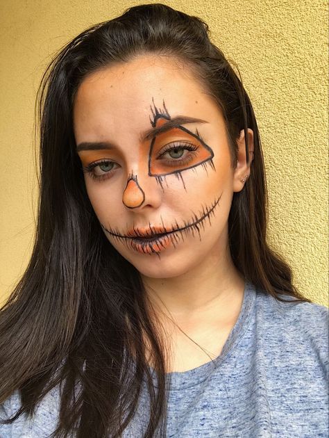 Half Face Halloween Makeup Easy, Pumpkin Witch Makeup, Simple Pumpkin Makeup Halloween, Cute Scarecrow Makeup For Women, Pumpkin Makeup Ideas Easy, Cute Pumpkin Makeup Ideas, Pumpkin Queen Costume, Pumpkin Costume Makeup, Pumpkin Makeup Easy