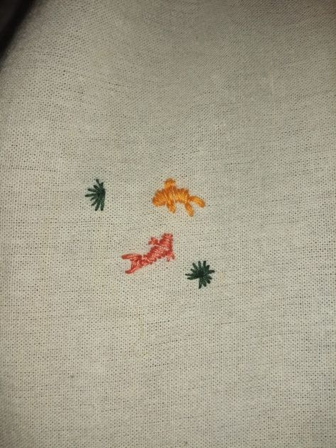 Cool Stiches, Fish Embroidery Easy, Embroidered Frog Simple, Embroidered Koi Fish, Simple Fish Embroidery, Embroidered Fish Simple, Fish Embroidery Designs, Koi Fish Embroidery, Orange Koi Fish