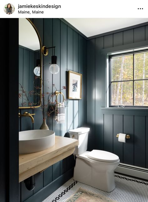 Cabin Powder Room, Teal Powder Room, Moody Blue Bathroom, Navy Bathroom Ideas, Dark Teal Bathroom, Blue And Green Bathroom, Gallery Interior Design, Blue Green Bathrooms, Dark Green Bathrooms