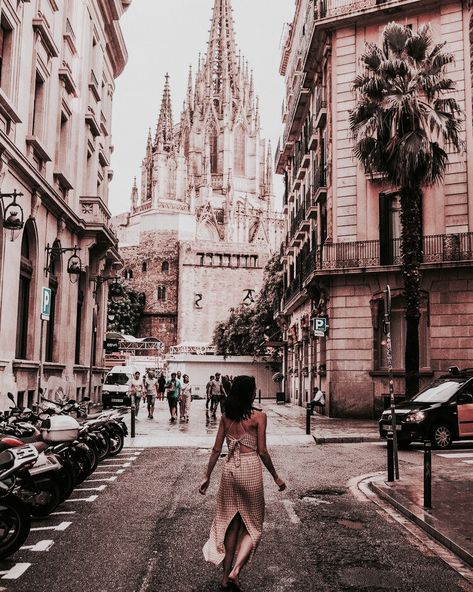 Spain Aesthetic, Europe Aesthetic, Andalusia, City Aesthetic, Beautiful Places To Travel, Spain Travel, Travel Inspo, Travel Aesthetic, Travel Around The World