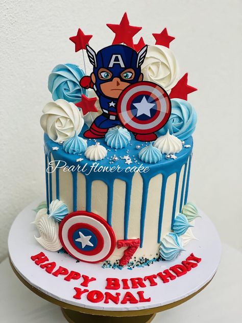 Cake Designs Superhero, Superhero Buttercream Cake, Captain America Cake Ideas, Capitan America Cake, Captain America Cake Design, Avengers Cake Design, Captain America Birthday Cake, Avengers Birthday Cake, Superhero Birthday Party Decorations