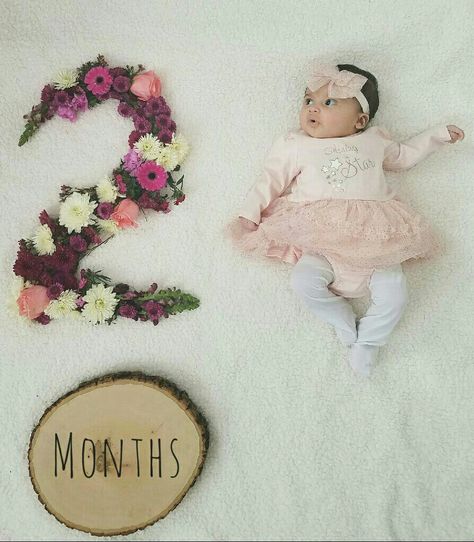 Gracie's 2 months old today! 💐 Monthly Pictures Baby, 1 Month Baby Milestones, Monthly Photoshoot, 1 Month Baby, طفلة حديثة الولادة, Baby Boy Newborn Photography, One Month Baby, Baby Milestones Pictures, Baby Backdrop