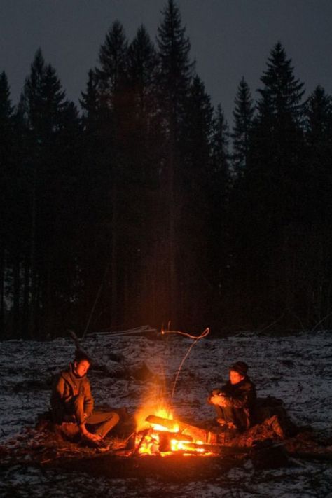 What is a Colorado Campfire #colorado #campfire #camping #travel #placestravel #places #beautyplaces #magicplaces #placestotravel #placestotravelintheus #placestotravelto #placestotraveltoinfebruary #placetotraveltropical #placestotravelbeautiful #placestotravelling #placestotraveler #placestogo #placetotravel #placestotravelonabudget Fairy Quilt, Fire Tiger, Camping Sauvage, Magic Places, Camping Inspiration, Camping Photography, Fire Photography, Sleeping Under The Stars, Winter Camping