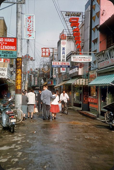 Color Photographs of Japan in the 1950s and 1960s ~ vintage everyday Illustration Scene, Bg Design, Showa Era, Japan History, Japan Aesthetic, Japan Culture, Aesthetic Japan, Japan Tokyo, Japan Photo