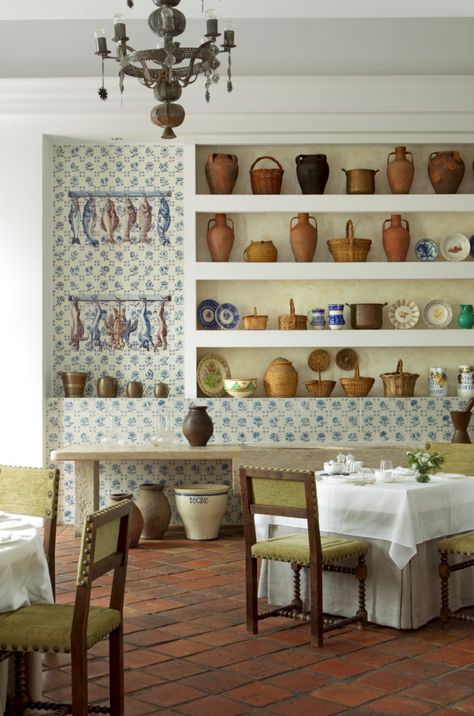 Finca Cortesin, Cornwall House, Spanish Interior, Hotel Inspiration, Island House, Spanish House, Breakfast Table, House Garden, Banquette