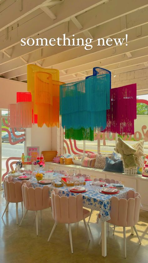 Multi colored fringe chandelier above dining table for store decor Diy Bohemian Chandelier, Art Deco Wall Hanging, Fringe Home Decor, Fringe Chandelier Wedding, Furniture With Fringe, 70s Glam Decor, Fringe Party Decor, Maximalist Party Decor, Diy Art Installation Ideas