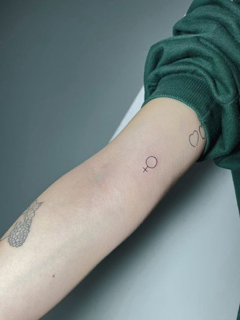 Female Tattoo Symbol, Female Sign Tattoo Symbols, Feminist Tattoos Minimalist, Venus Symbol Tattoo, Female Symbol Tattoo, Feminism Tattoo, Self-love Tattoo Ideas, Historical Tattoos, Feminist Tattoos