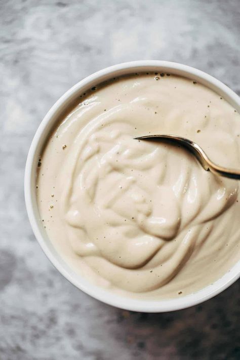 Five Minute Cashew Sauce Recipe - Pinch of Yum Recipe For Pasta, Vegan Alfredo Sauce, Vegan Nachos Cheese, Vegan Alfredo, Comidas Keto, Creamy Pasta Sauce, Cashew Sauce, Pinch Of Yum, Sweet Potato Spinach