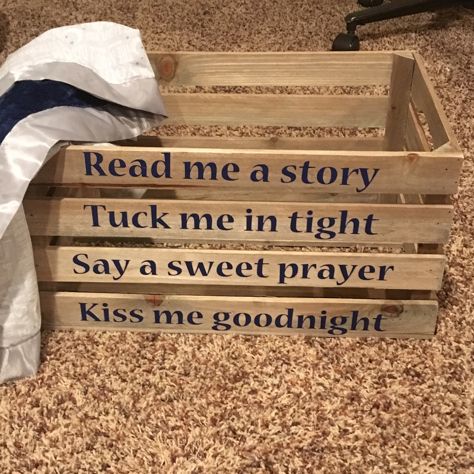 Book Crate, Baby Nursery Girl, Diy Baskets, Storybook Baby Shower, Baby Shower Baskets, Nursery Girl, Presents For Boys, Baby Shower Crafts, Baby Shower Gift Basket