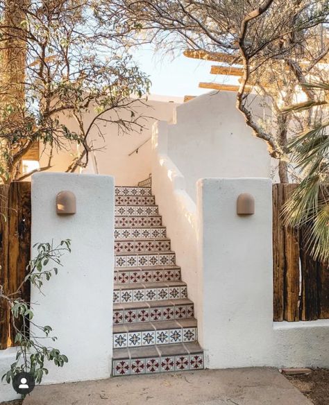 Ultimate Guide to the Desert: Posada by The Joshua Tree House - Anita Yokota Tiles Inspiration, Joshua Tree House, Arizona Vacation, Desain Lanskap, Spanish Style Home, Portuguese Tiles, Hacienda Style, Spanish Style Homes, Casa Exterior