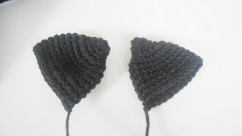 Cat Ear Hat Crochet Pattern, Crochet Cat Ears, Cat Bed Ideas, Black Cat Ears Headband, Soft Ideas, Kat Haken, Crochet Bed, Functional Crafts, Bed For Cats