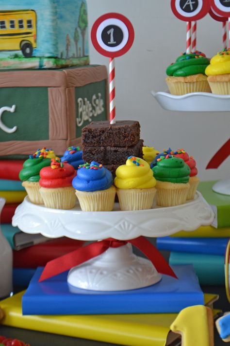 Brownies and cupcakes in primary colors on a Back To School window display for Bake Sale. Styling by Sweet Design Company. Primary Color Cupcakes, School Window Display, Back To School Window Display, Color Cupcakes, Bake Sale, Table Ideas, 7th Birthday, Window Display, 4th Birthday