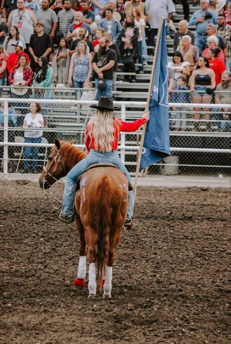 Western Rodeo Outfits, Country Best Friends, Pictures With Horses, Rodeo Time, Rodeo Girls, Rodeo Cowboys, Barrel Racing Horses, Show Cattle, Rodeo Horses