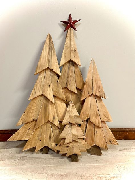 Rustic Wooden Tree Decor Christmas Decor Holiday Decor - Etsy Wooden Christmas Trees Diy, Pallet Wood Christmas Tree, Tre Kunst, Wooden Trees, Christmas Diy Wood, Tree Decor Christmas, Wooden Christmas Crafts, Pallet Christmas, Wood Christmas Tree