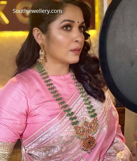 Ramya Krishnan, Pink Blouse Designs, Long Haram, Saree Jewellery, Antique Jewellery Designs, Gold Necklace Indian Bridal Jewelry, Jewelry Set Design, Jewellery Indian, Beaded Necklace Designs