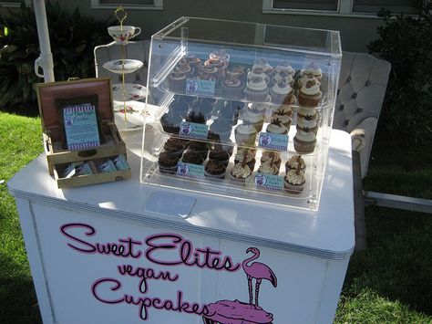 Sweet Elites Vegan Cupcake Cart!!! by Sweet Elites Vegan Cupcakes, via Flickr Cupcake Cart, Bake Sale Displays, Vegan Cupcake, Cookie Display, Emprendimiento Ideas, Brunch Cafe, Party Food Dessert, Food Cart Design, Bakery Decor