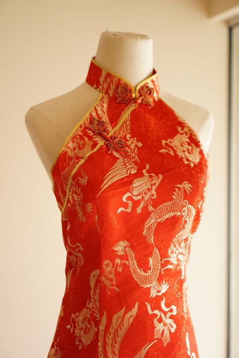 Chinese Dress Outfit Modern, Chinese Print Dress, Chinese Dress Modern Fashion Weeks, Asian Inspired Dress, Chinese Dress Design, Halter Cheongsam, Chinese Style Prom Dress, Gold And Red Dress, Chinese Tea Ceremony Dress