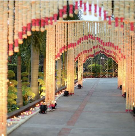 Flower Decoration Ideas, Indian Wedding Theme, Reception Stage Decor, Ideas For Weddings, Wedding Stage Decor, Destination Wedding Decor, Wedding Background Decoration, Wedding Decor Photos, Wedding Entrance Decor