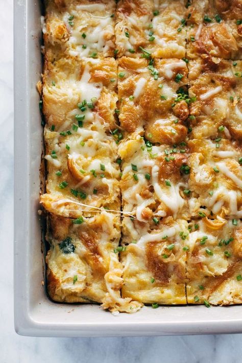 The BEST Croissant Brunch Bake! Cheese, brown sugar ham, caramelized onions, and spinach baked into creamy eggs and topped with a crispy golden croissant topping. YUM. #croissants #brunch #casserole | pinchofyum.com Recipes Made With Croissants, Baked Brunch Recipes, Vege Casserole Recipes, One Pan Brunch Bake, Croissant Topping, Egg And Croissant, Croissant Strata, Brunch For Dinner, Croissant Brunch