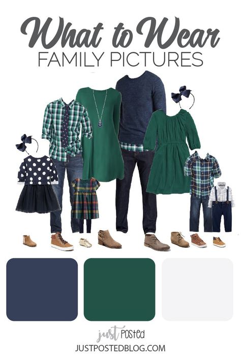 Christmas Family Photo Ideas, Christmas Pictures Family, Family Christmas Pictures Outfits, Winter Family Pictures, Family Photo Outfits Winter, Family Photos What To Wear, Christmas Pictures Outfits, Family Portrait Outfits, Family Photo Colors