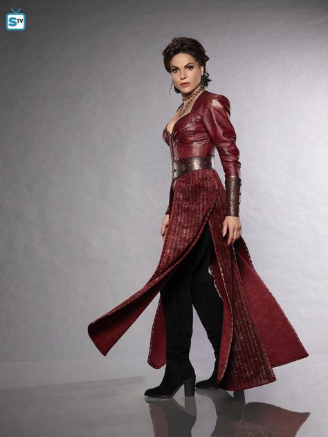 The Evil Queen / Regina Mills / Roni Regina Mills Outfits, Ouat Costumes, Once Upon A Time Regina, Medieval Dresses, Lana Parilla, Queen Outfits, Evil Queens, Hallowen Costume, Swan Queen