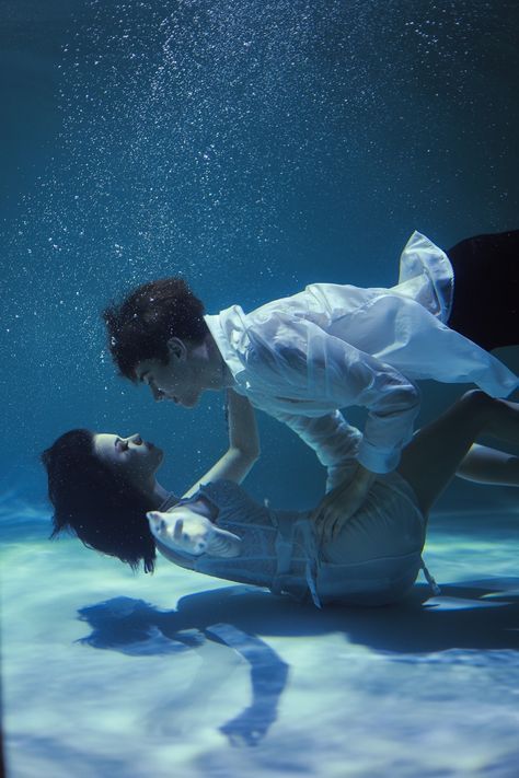 Zodiac Academy, Couple Poses Reference, Body Reference Poses, Human Poses Reference, Poses References, Under Water, Fantasy Aesthetic, Pose Reference Photo, Art Poses